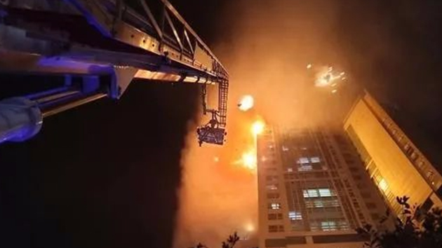 消防知識 丨 全樓在燃燒！33層建筑深夜起火，高層火災到底該如何逃生？